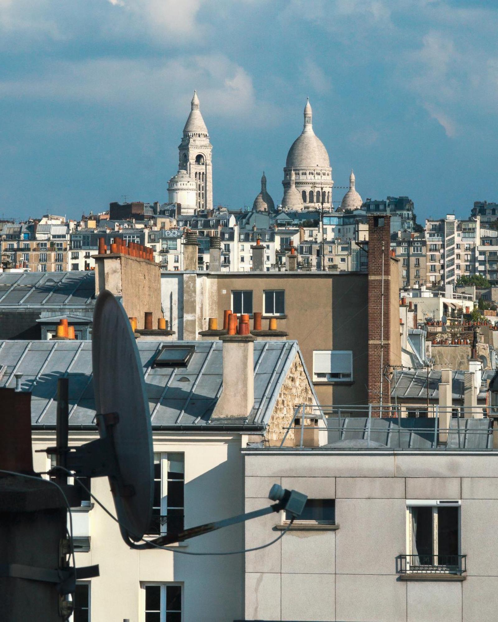3 Business Rooftop View To Montmartre *