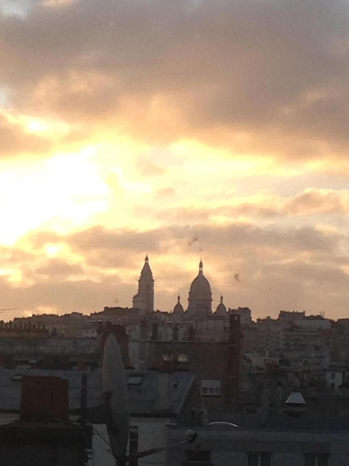 3 Business Rooftop View To Montmartre Appartement Parijs